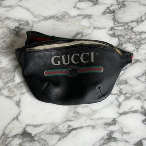 Gucci black leather belt bag